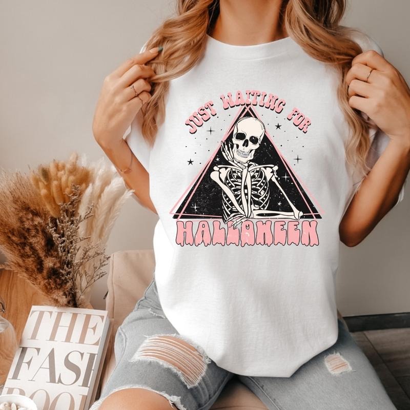 Comfort Colors Waiting Halloween Short Sleeve Casual Cotton T-Shirts