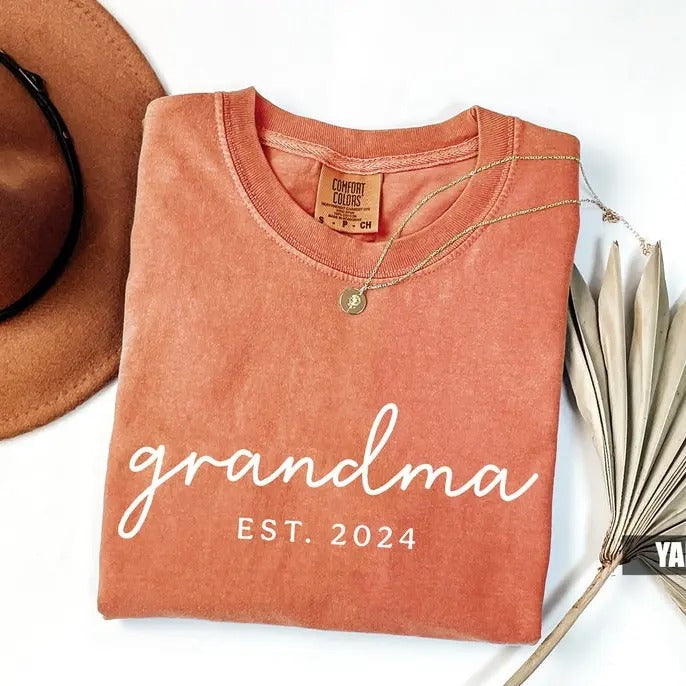 Grandma 2024 Comfort Colors Shirt Grandmother Nana Grandma Est Date Mommy Shirt Mimi Shirt Cotton Fabric Womenswear Collar T-Shirts