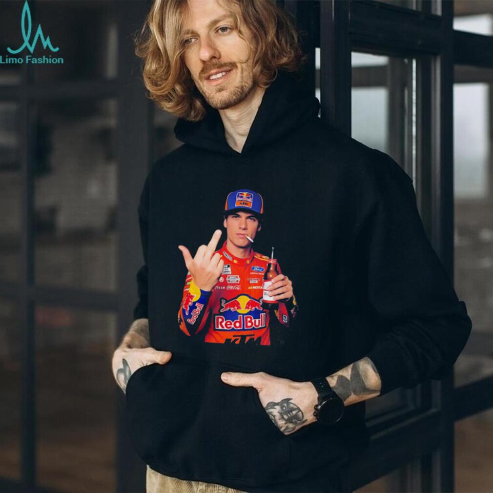 Jorge Prado holding beer middle finger shirt