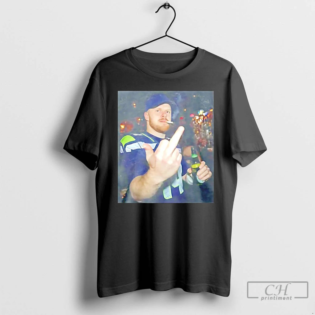 Premium Sam Darnold Flick Off Middle Finger Photo