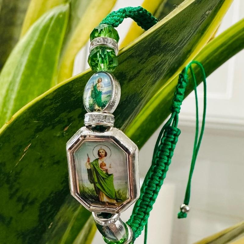 Pulsera Bordada De San Judas. St. Jude Bracelets Daily T-Shirts