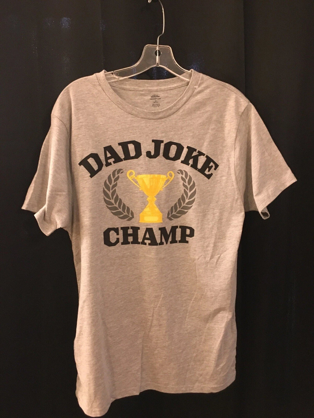 Father's Day -Dad Joke Champ Men's Graphic T-Shirt (Size M Medium) Trophy Funny!