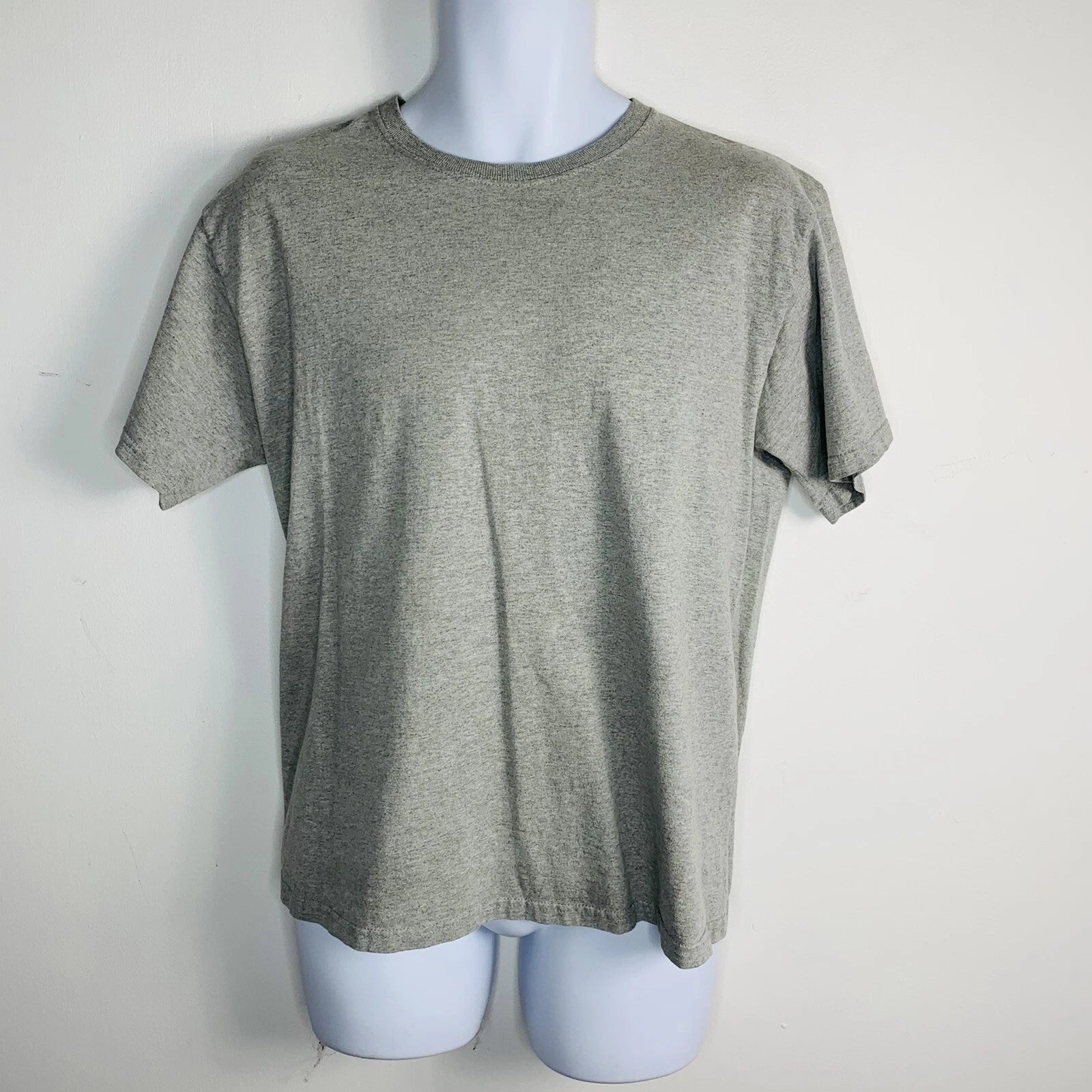 Fruit Of The Loom T Shirt sz M Gray Cotton Blend Normcore Minimalist Everyday