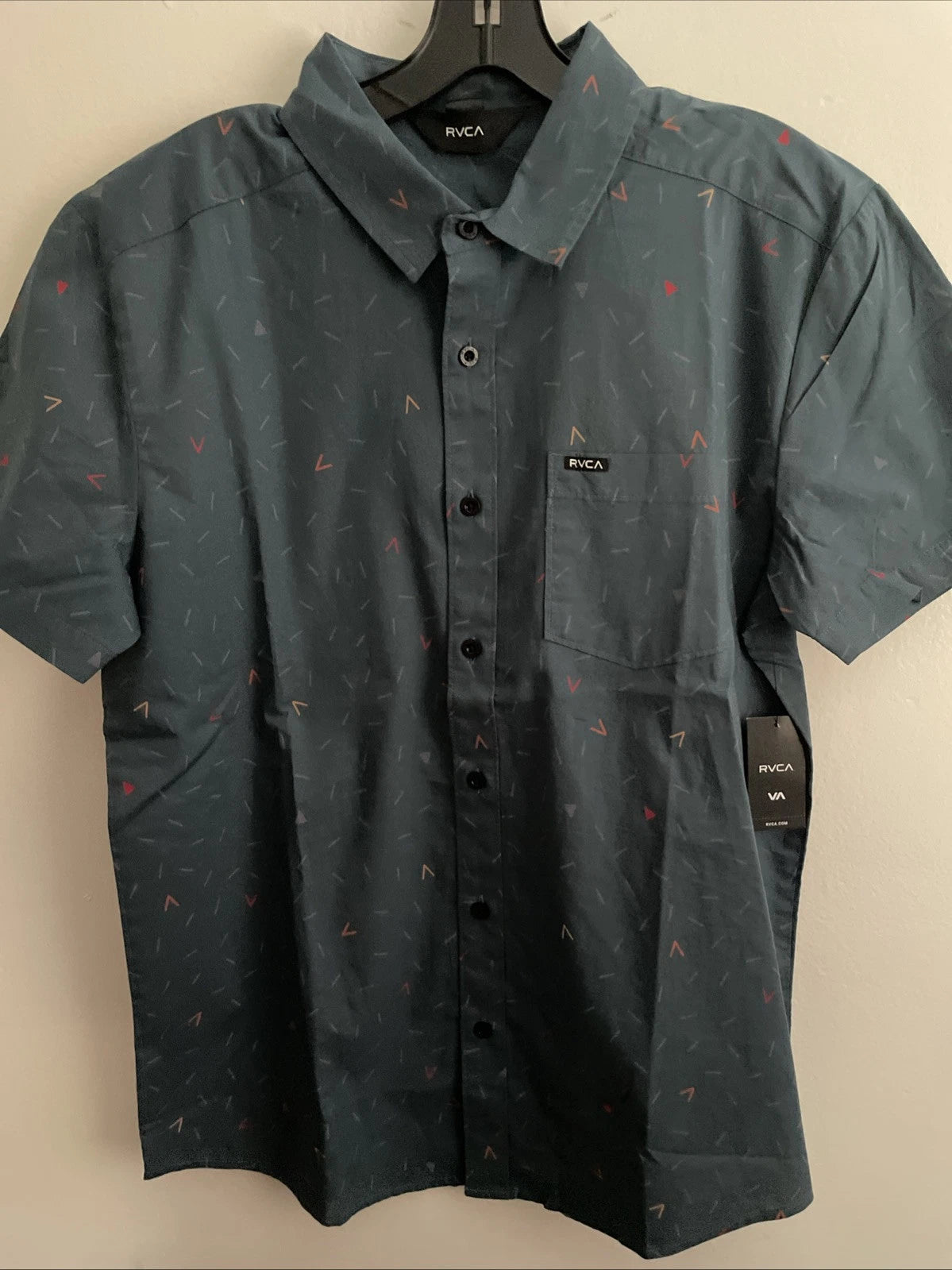 New RVCA Sport Designer Street Style Button Font Short Sleeve Shirt Size M
