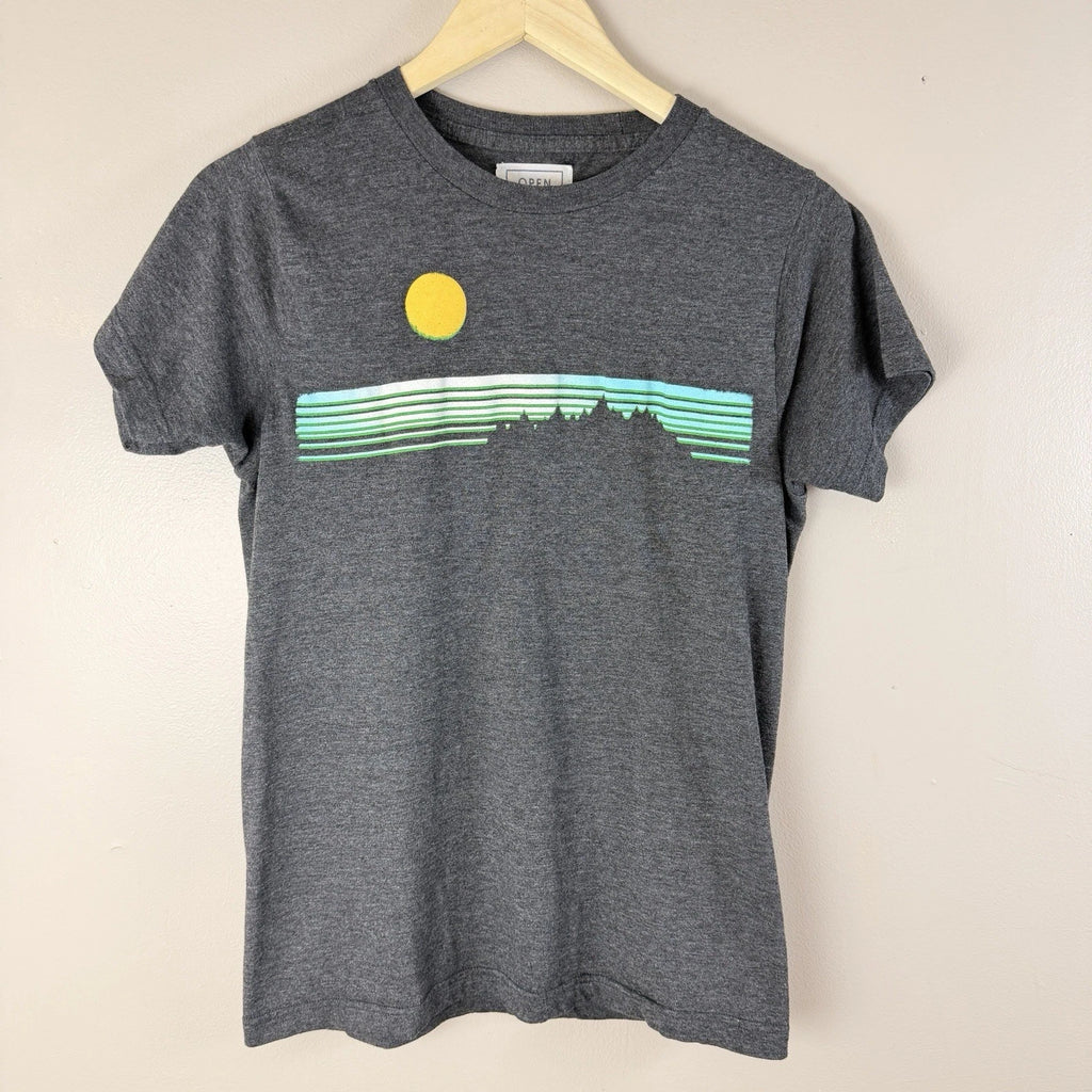 Open Bar Graphic T Shirt Small Gray Minimalist Nature Sunset Indie Outdoors Tee