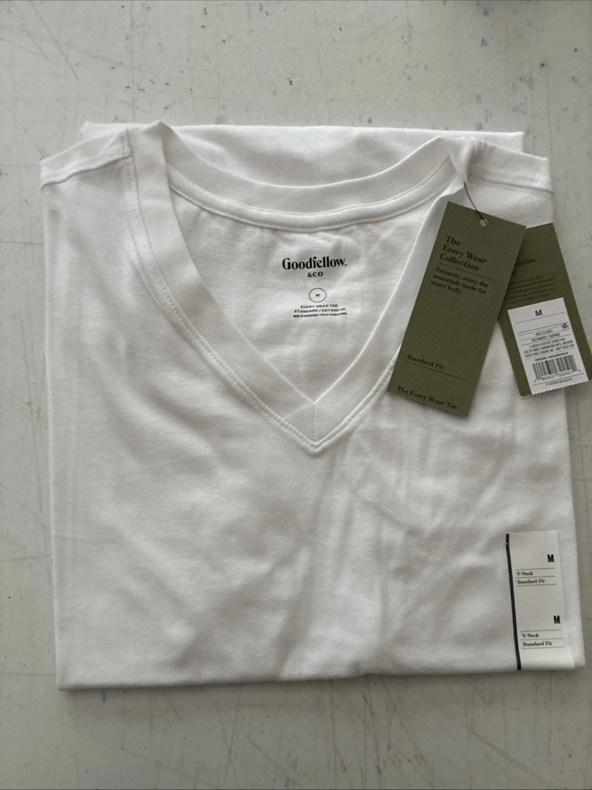 Goodfellow & Co Men's Standard Fit Short Sleeve V-Neck T-Shirt, Medium White