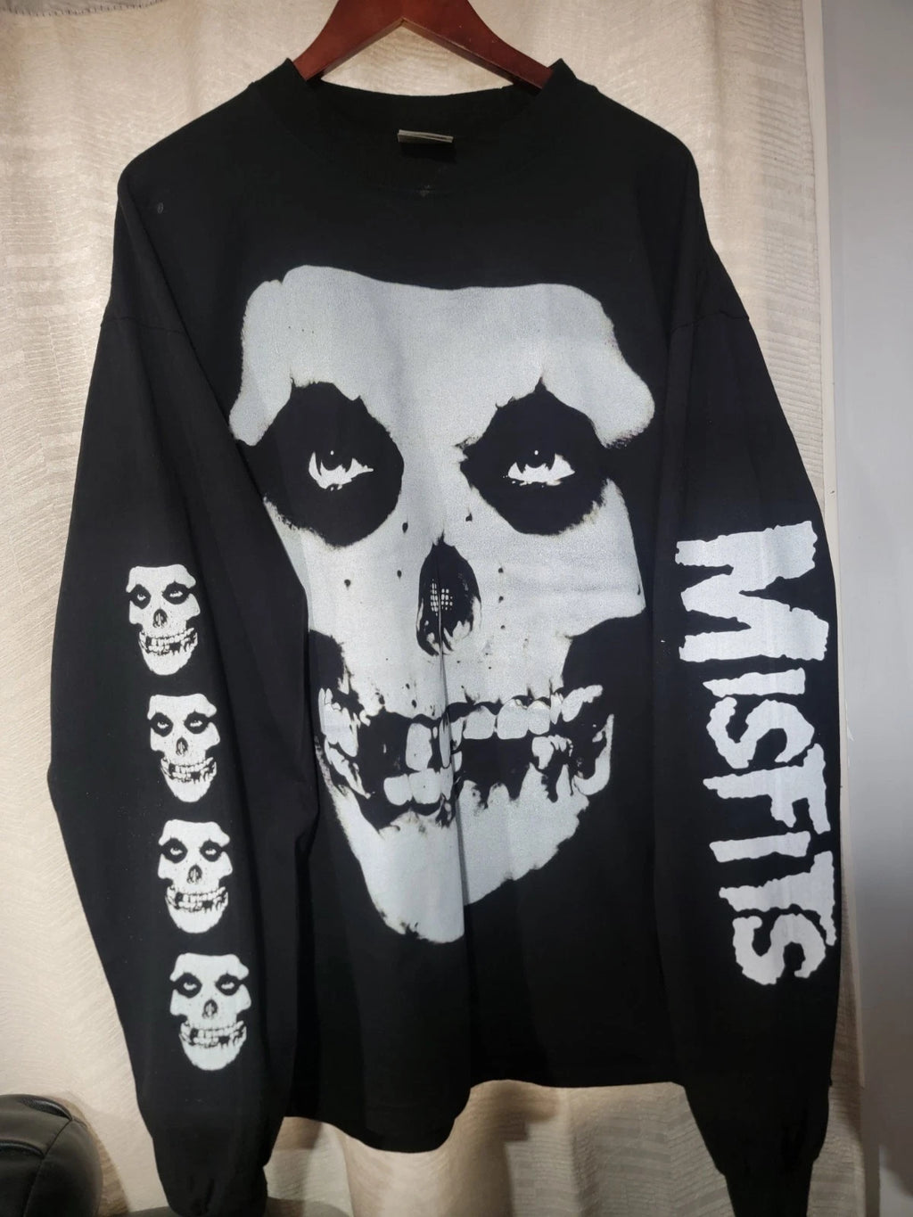 MISFITS LONG SLEEVE ON SHAKA HEAVYWEIGHT