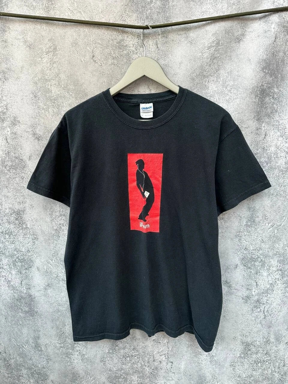 Gildan IPWN Parody T-Shirt y2k Short Sleeve Tee Men's Size Medium