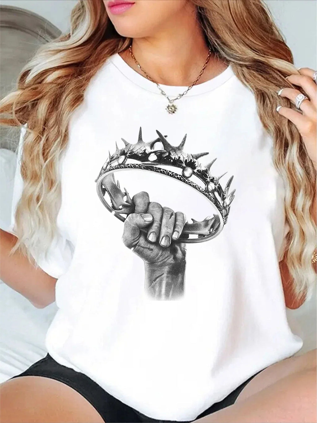 Dark Fantasy Crown T-Shirt - Vintage Gothic Hand Holding Crown Unisex Tee