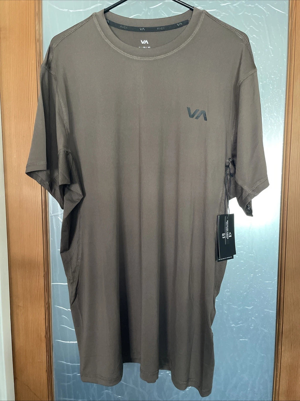 New RVCA Sport Active Gym  Workout Running Street Style Men's Tee Shirt Size XL