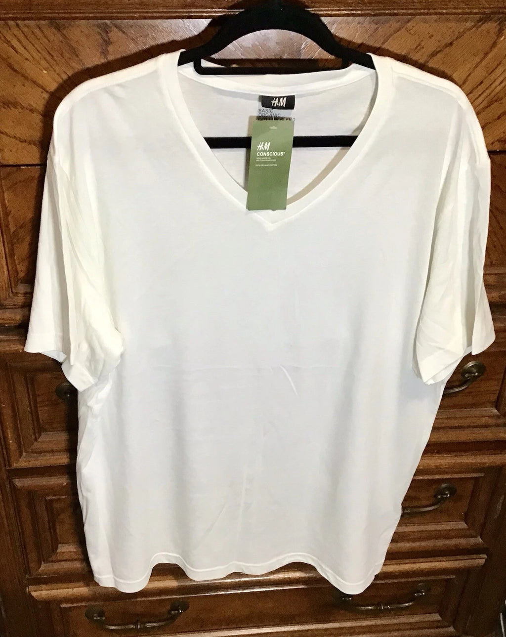 NWT H & M Mens V Neck S/S Shirt Size XL