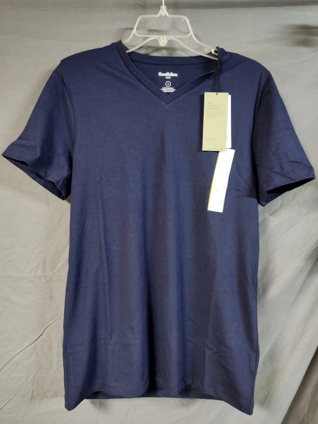 NWT Goodfellow V-Neck Men's T-shirt Xavier Navy — Size Medium Standard Fit