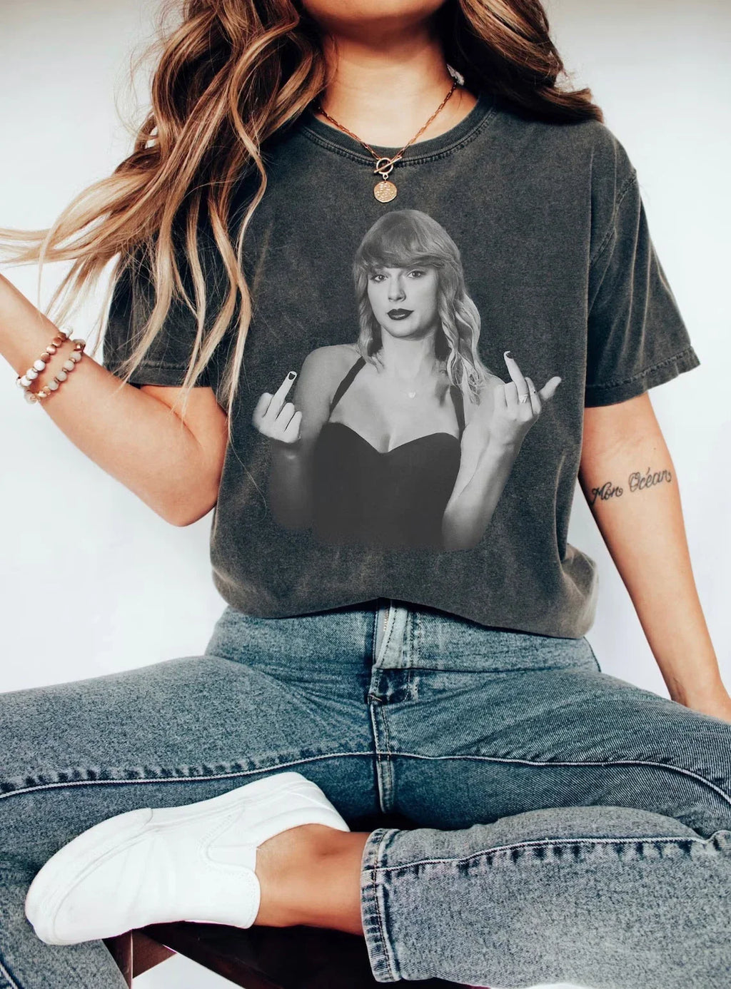 2x-Large Taylor Middle Finger Comfort Colors Tee Rep Era Tee (1)