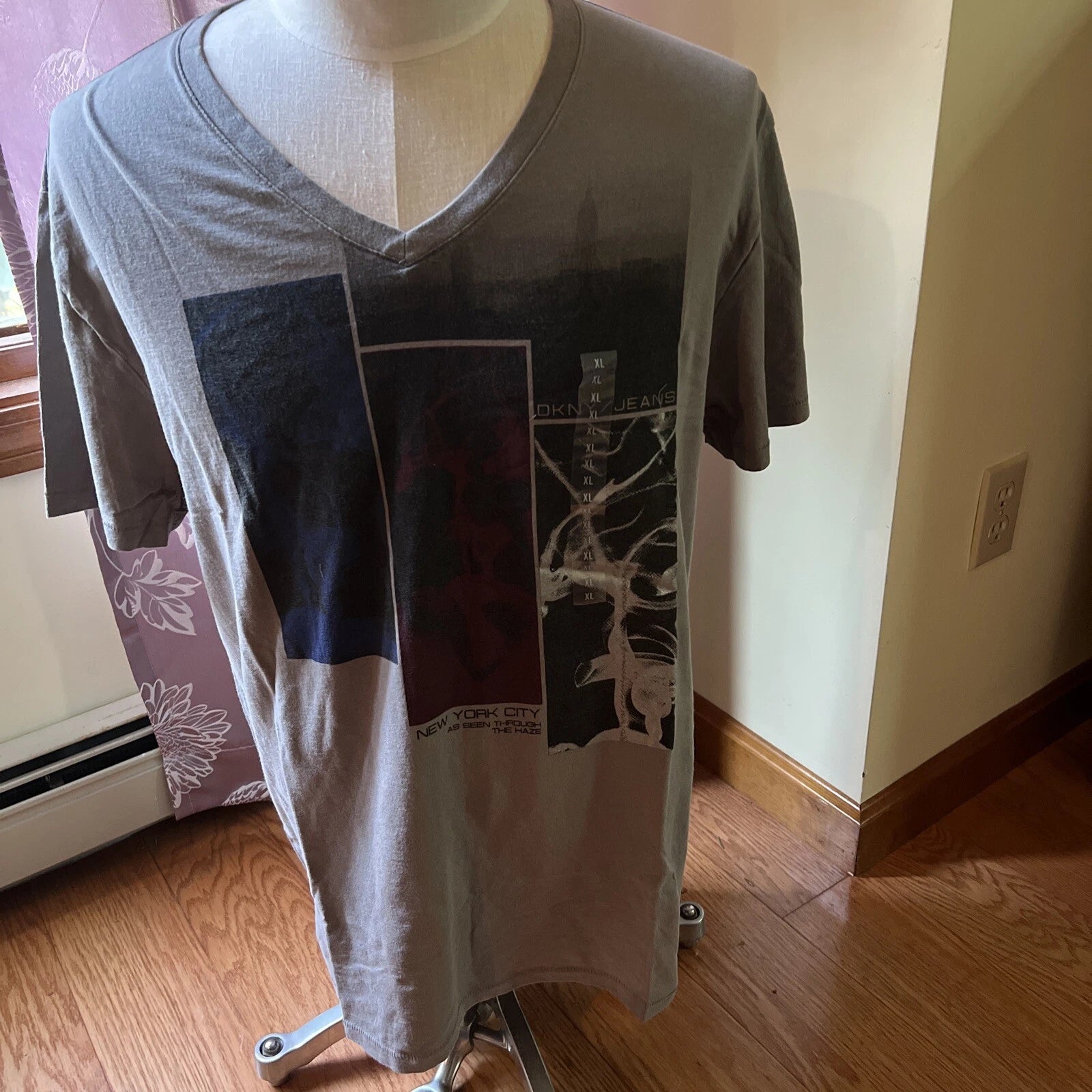NWT DKNY V-NECK SHORT SLEEVED SHIRT MENS 2XL