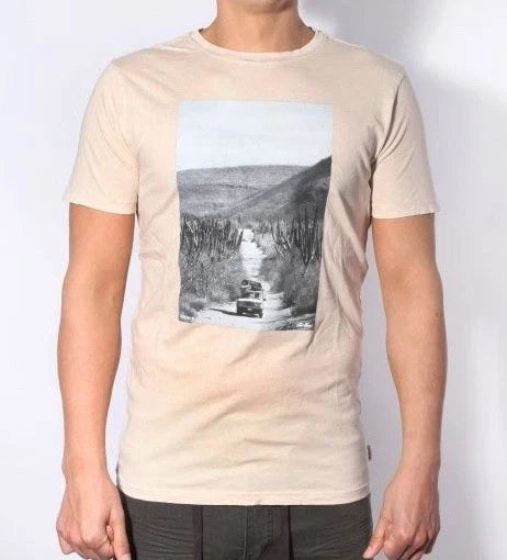 Nixon Watches Men Adventure Off White Short Sleeve X-Large (XL) T-Shirts NEW!