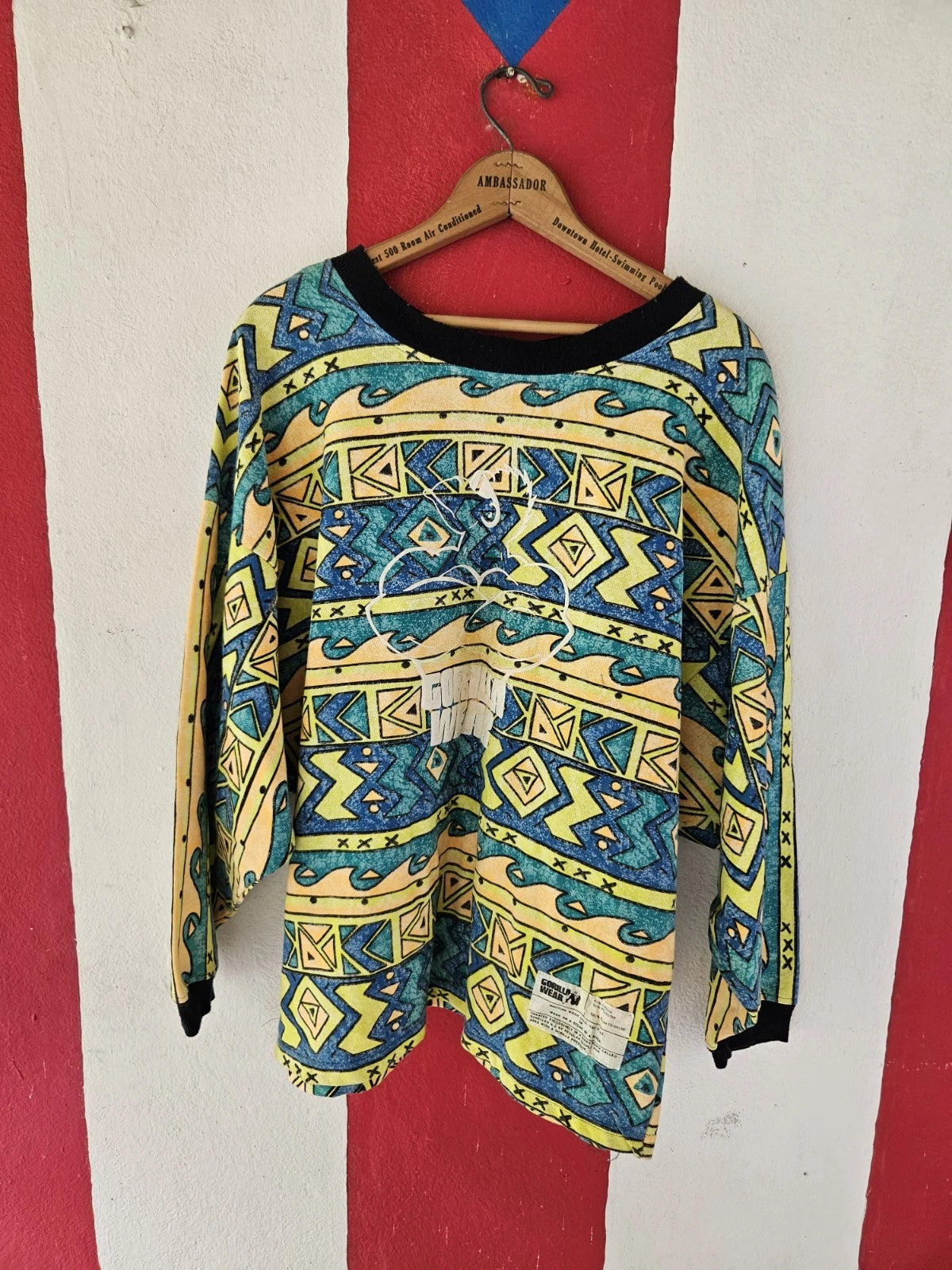 Rare Vintage Gorilla Wear Multicolor Sweater Mens Size XL/2XL Gym Bodybuilder