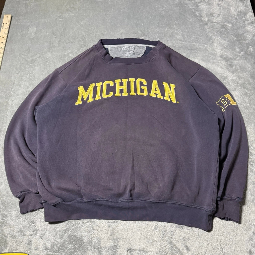 VTG Y2K Michigan Footbal Faded and Distressed Crewneck Mens Size XL Grunge Sport